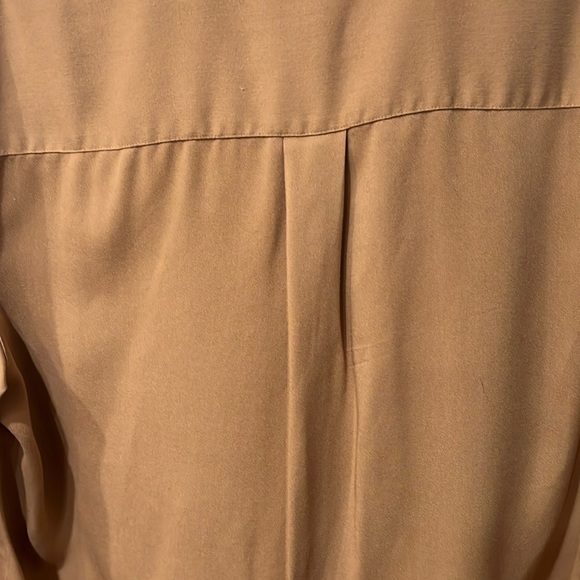 ๐ดUNIQLO - Soft Brushed Long Sleeve Camel Shirt - Size L - Picture 8 of 10